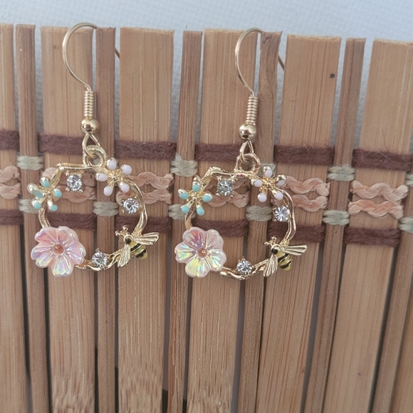 Earrings - Picture 4 of 8